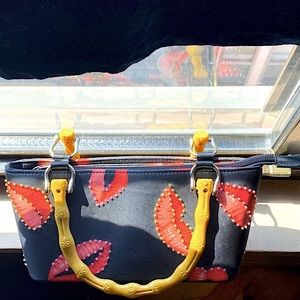 Thrifted: Lip mini purse
